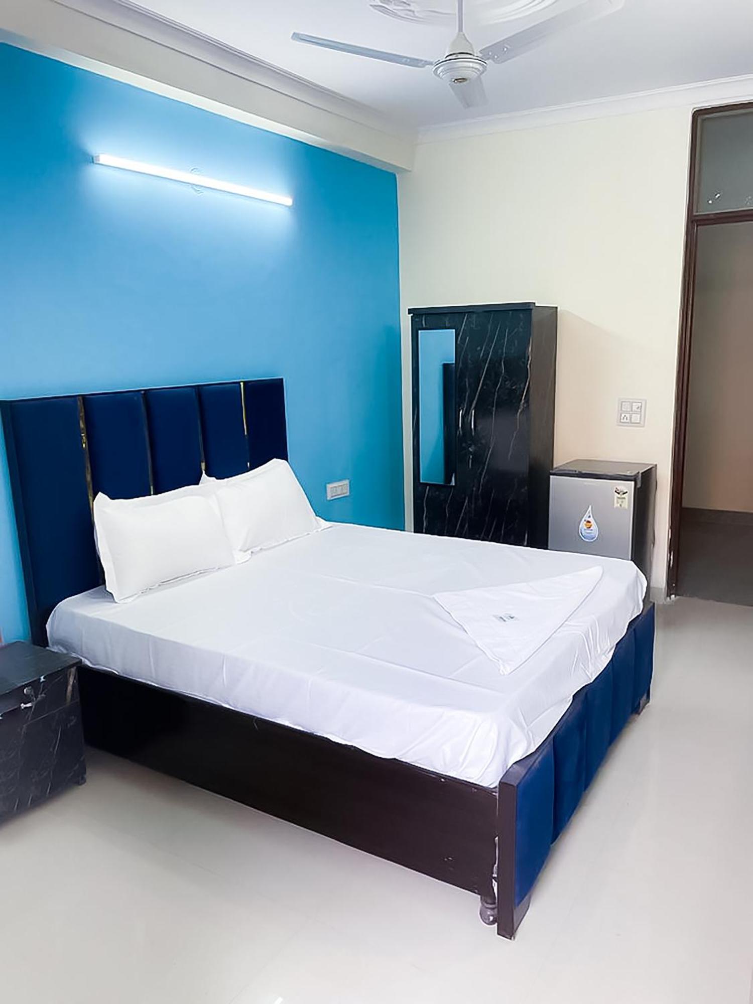 Roomshala 123 Happy Homes- Near Saket Metro Нью-Дели Экстерьер фото