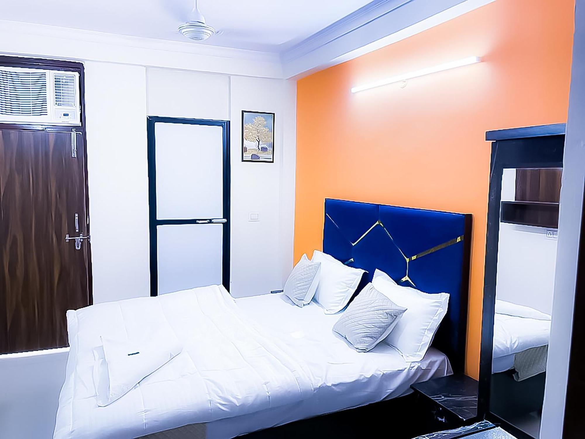 Roomshala 123 Happy Homes- Near Saket Metro Нью-Дели Экстерьер фото